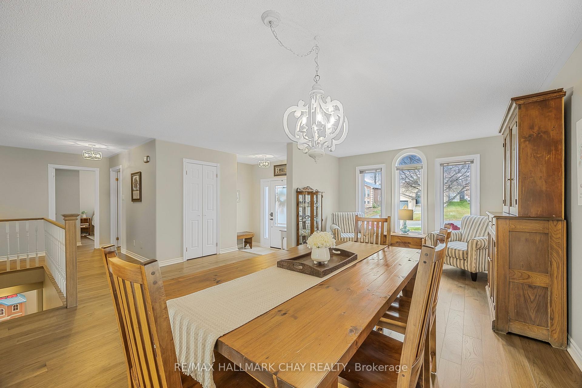 Photo 6 of 53 Logan Court, Barrie, Holly — HOMEH
