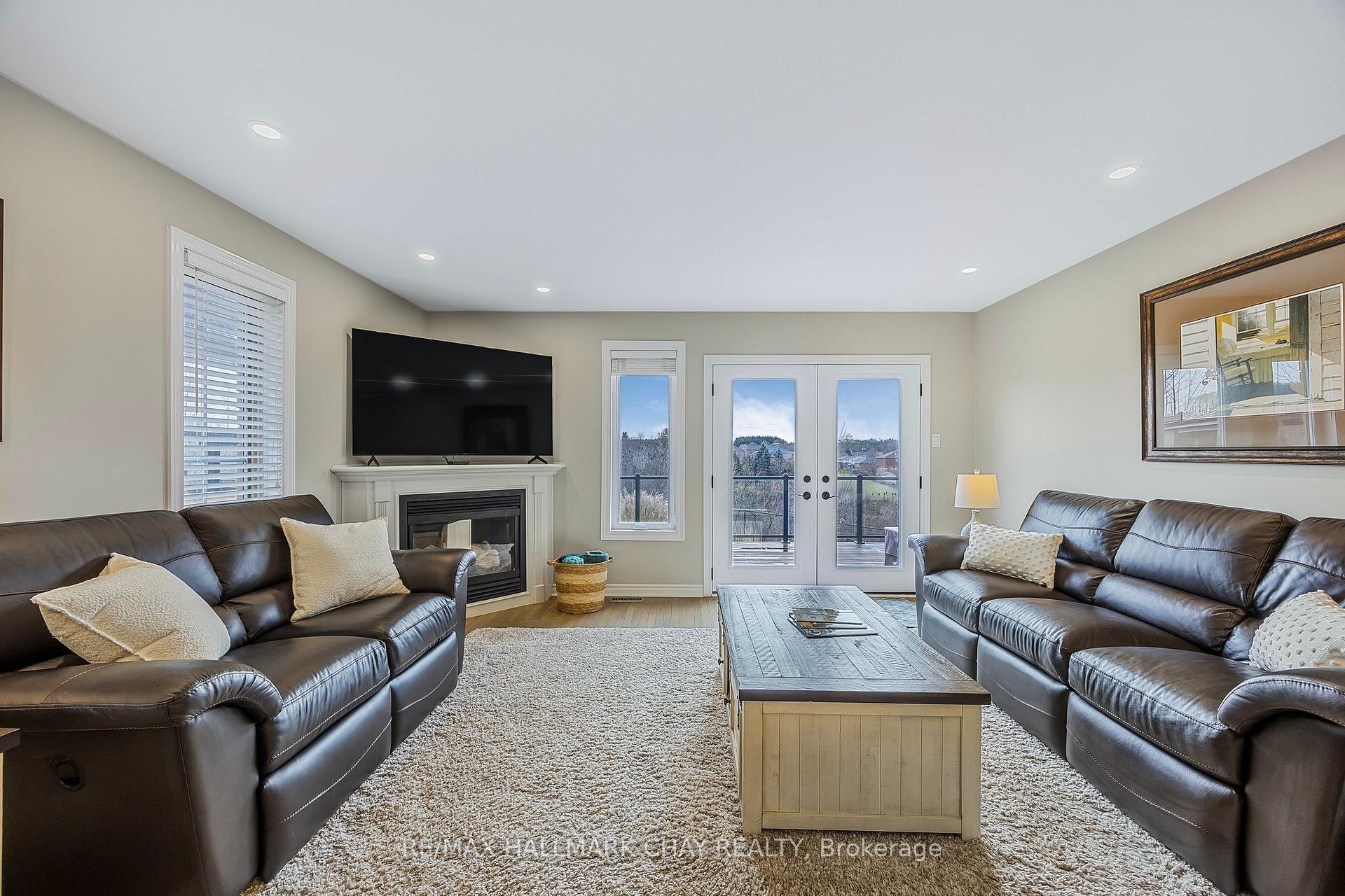 Photo 13 of 53 Logan Court, Barrie, Holly — HOMEH