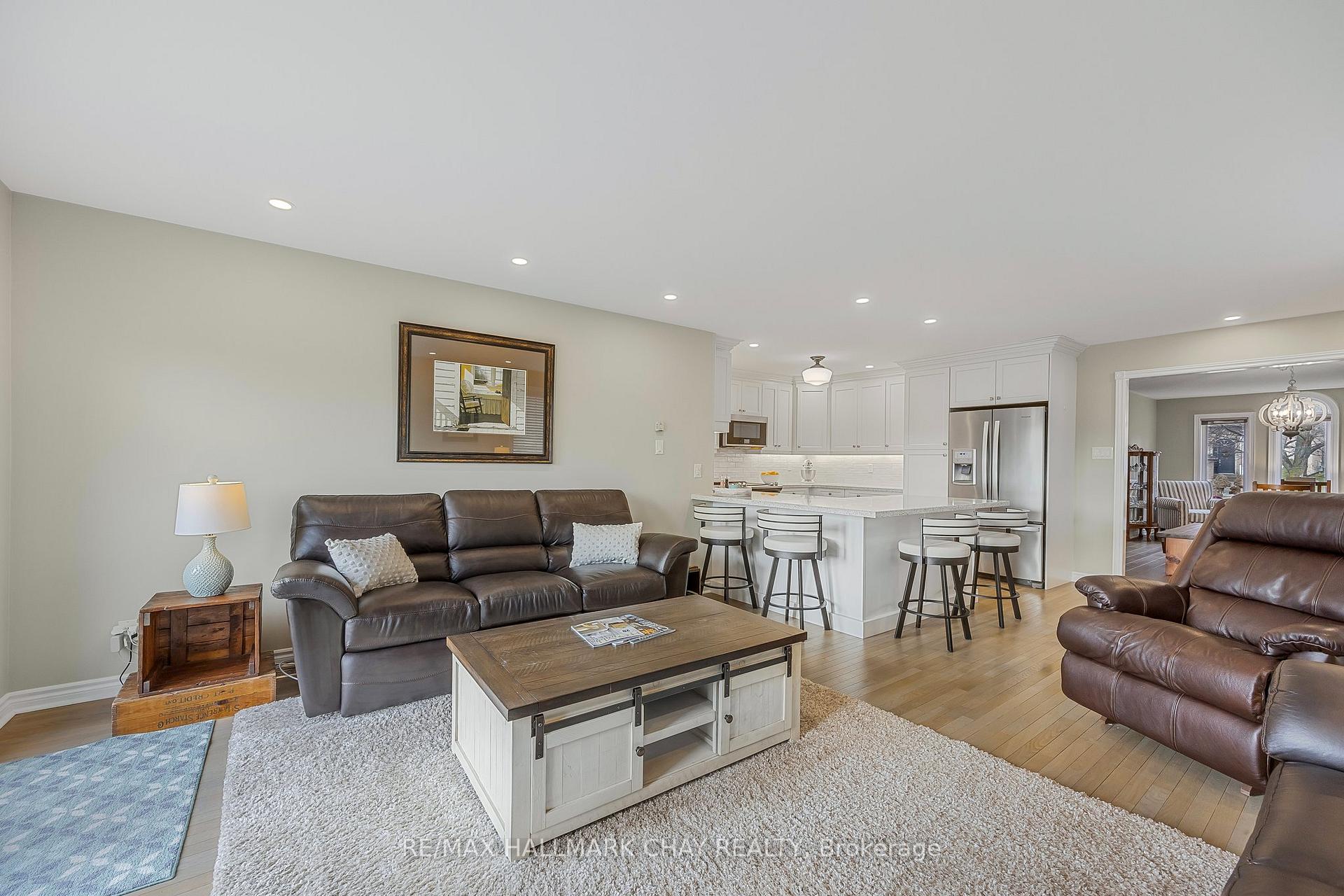 Photo 7 of 53 Logan Court, Barrie, Holly — HOMEH
