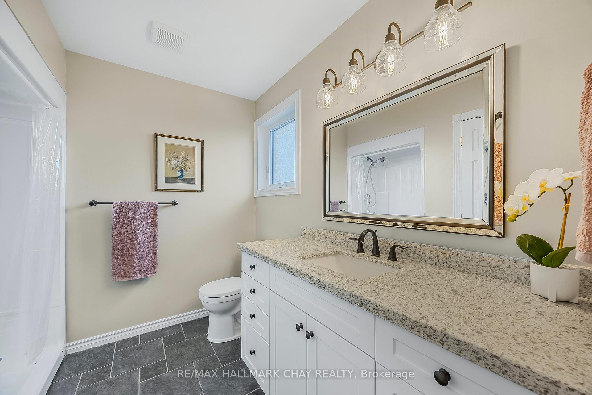 Photo 12 of 53 Logan Court, Barrie, Holly — HOMEH