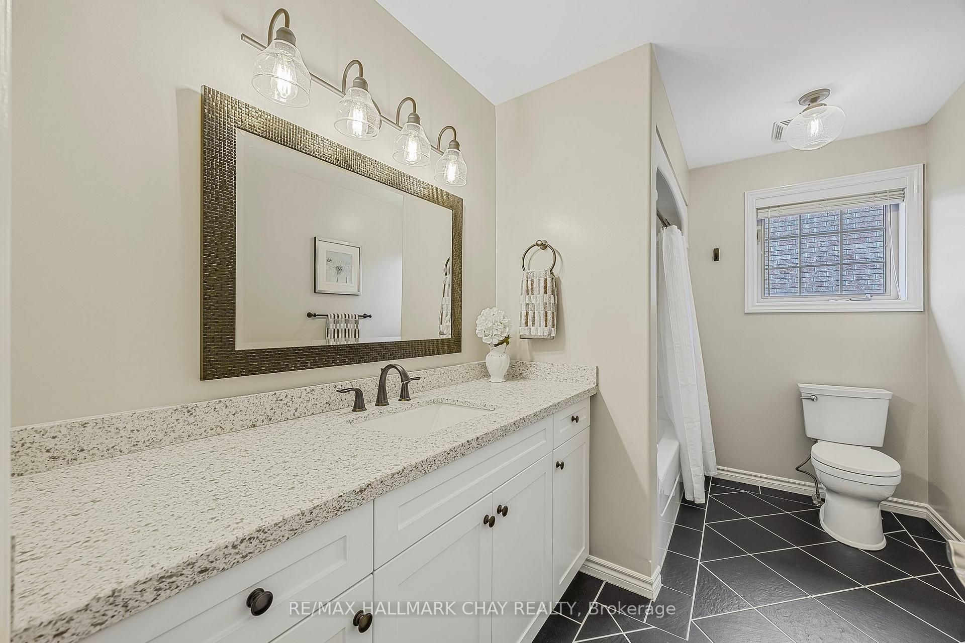 Photo 22 of 53 Logan Court, Barrie, Holly — HOMEH
