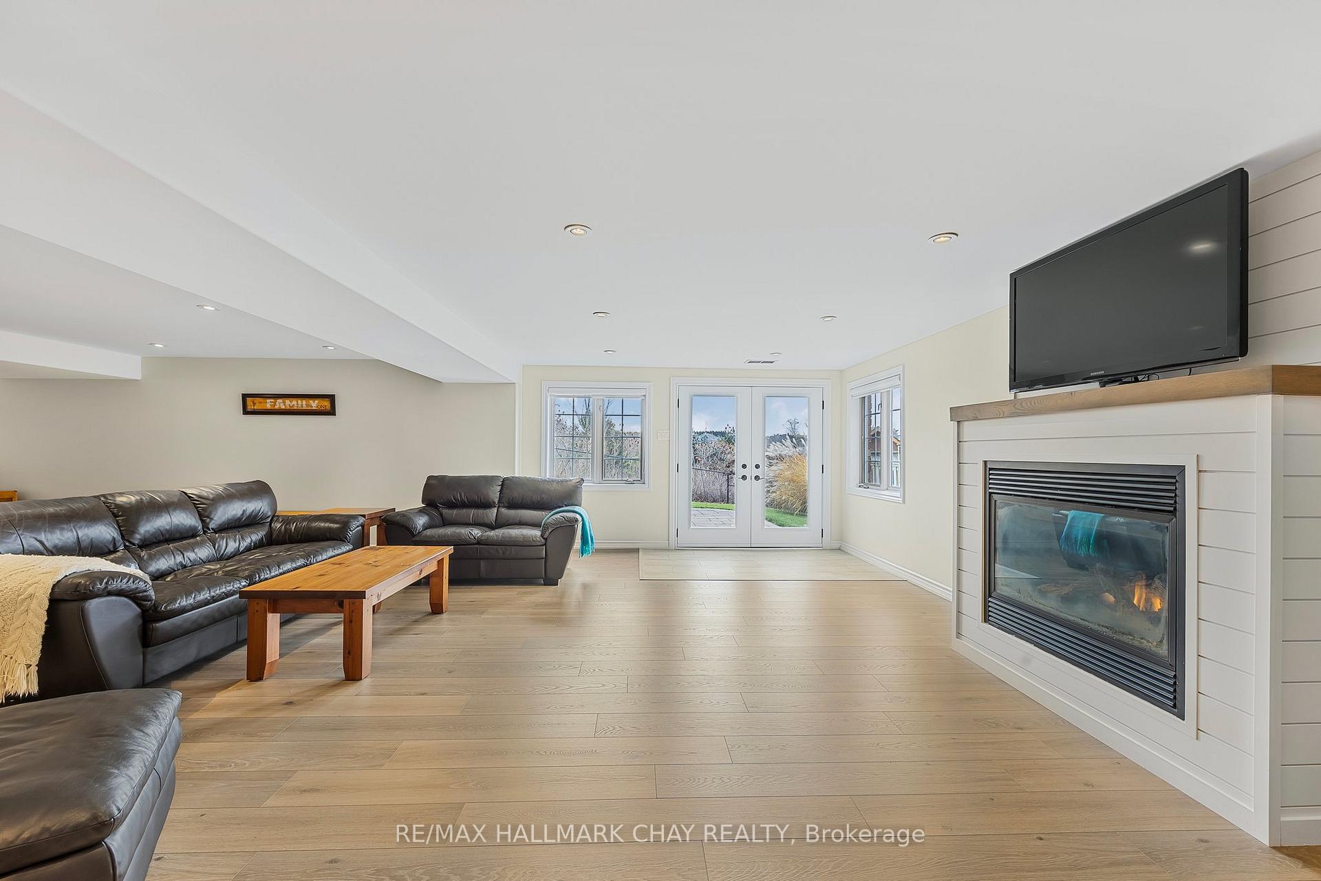Photo 20 of 53 Logan Court, Barrie, Holly — HOMEH