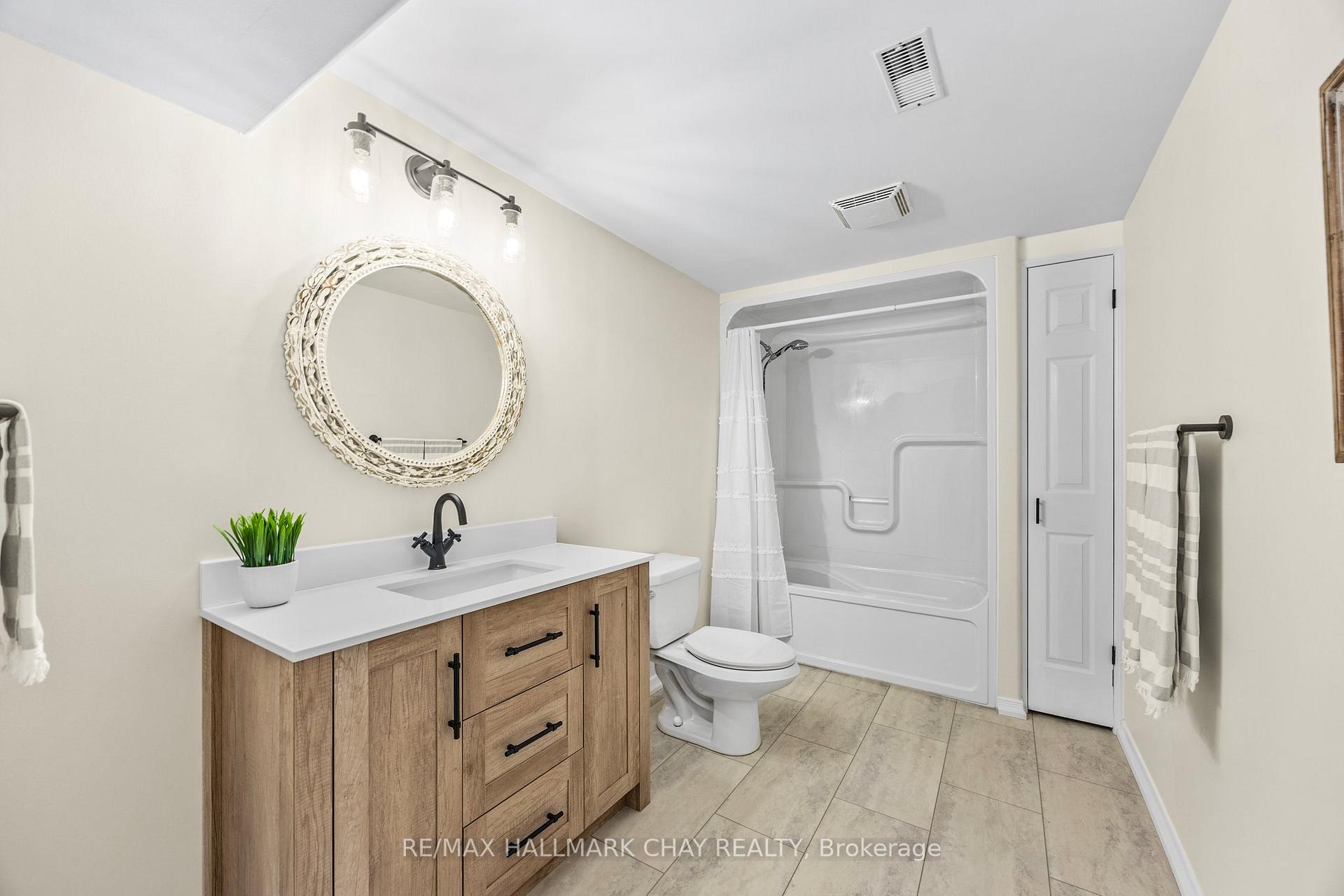 Photo 23 of 53 Logan Court, Barrie, Holly — HOMEH