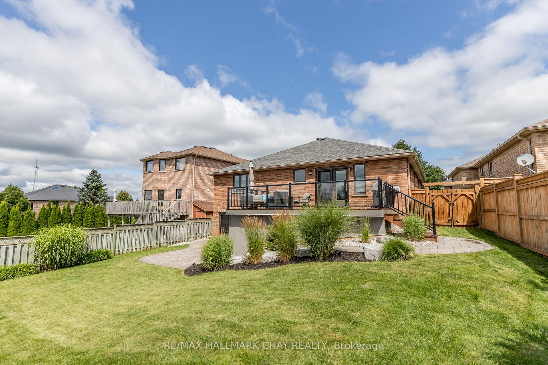 Photo 34 of 53 Logan Court, Barrie, Holly — HOMEH