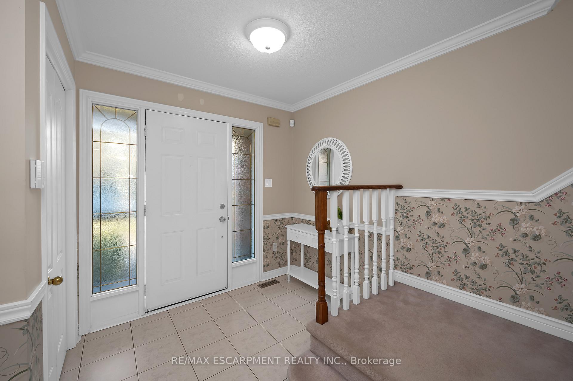 Photo 3 of 75 Banbury Drive, Hamilton, Meadowlands — HOMEH