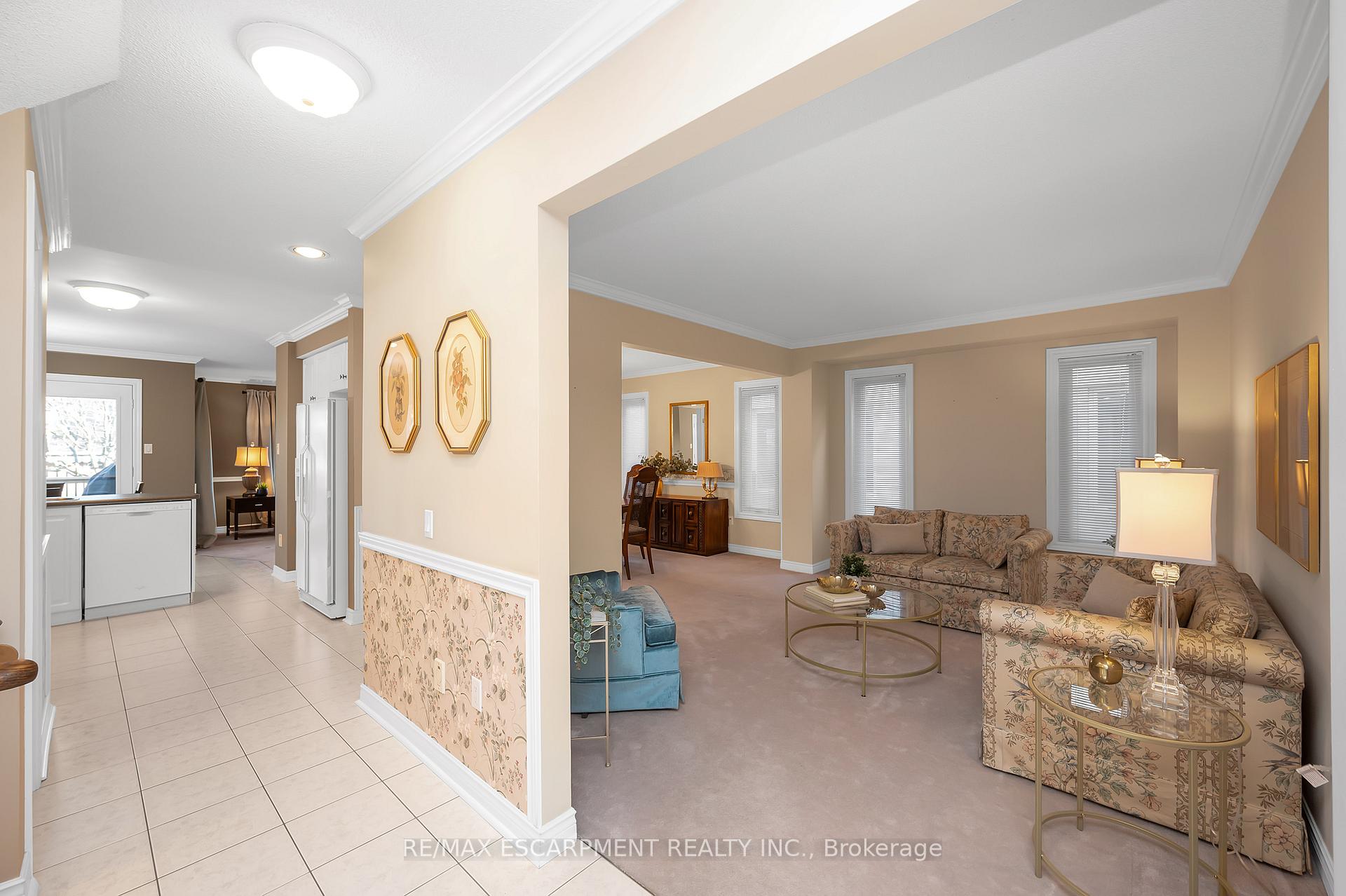 Photo 8 of 75 Banbury Drive, Hamilton, Meadowlands — HOMEH