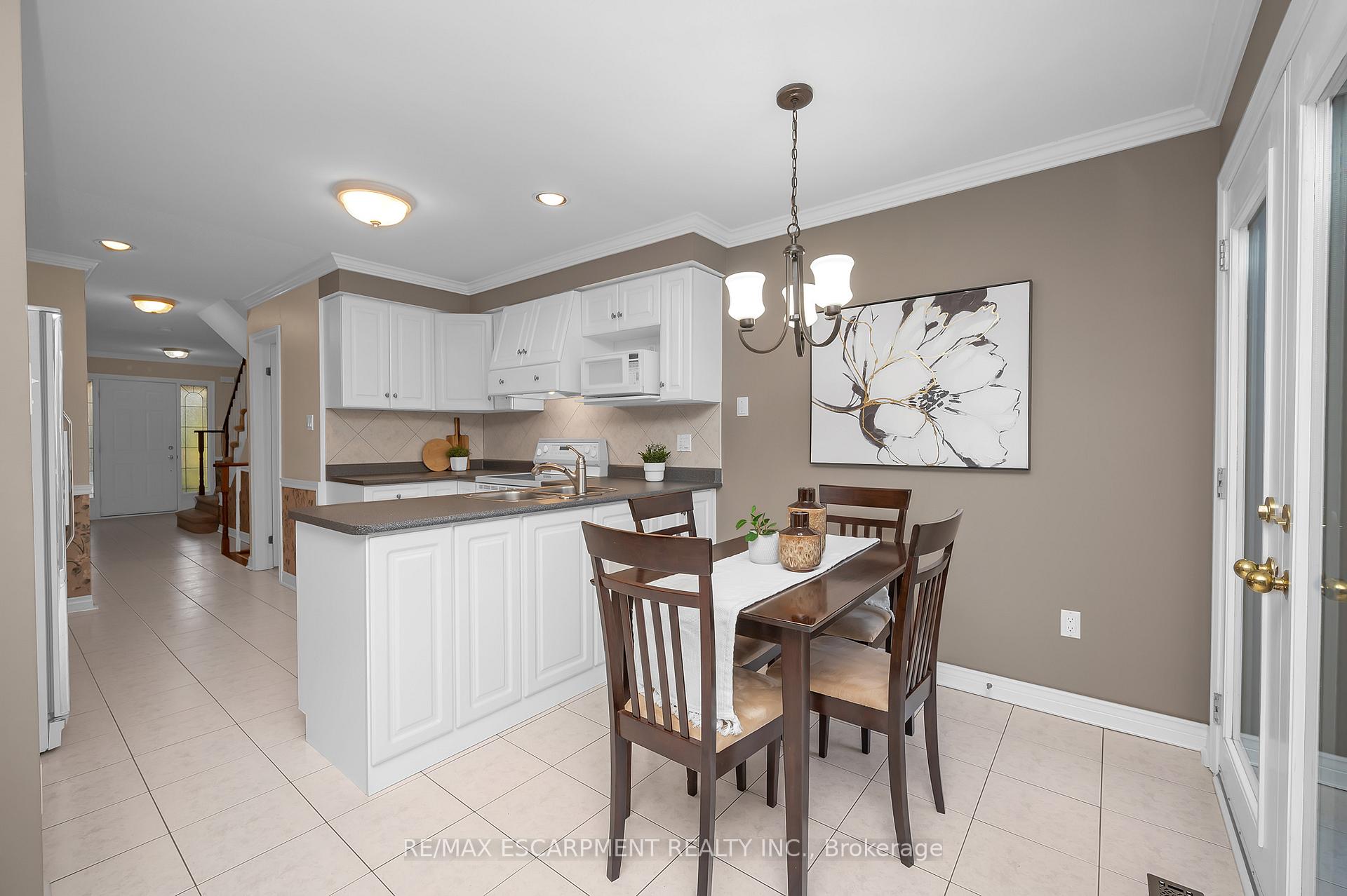 Photo 13 of 75 Banbury Drive, Hamilton, Meadowlands — HOMEH