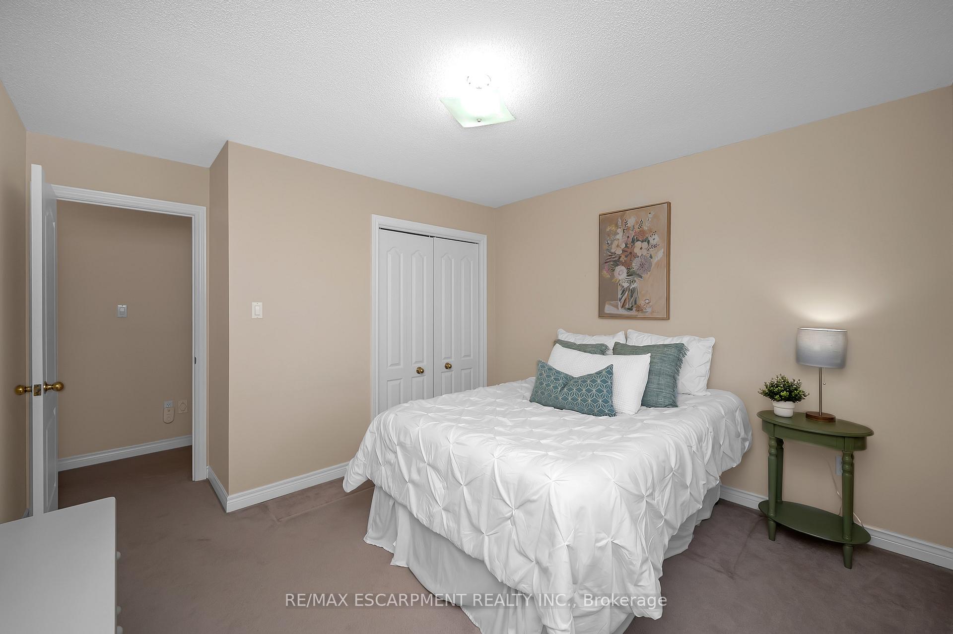 Photo 22 of 75 Banbury Drive, Hamilton, Meadowlands — HOMEH