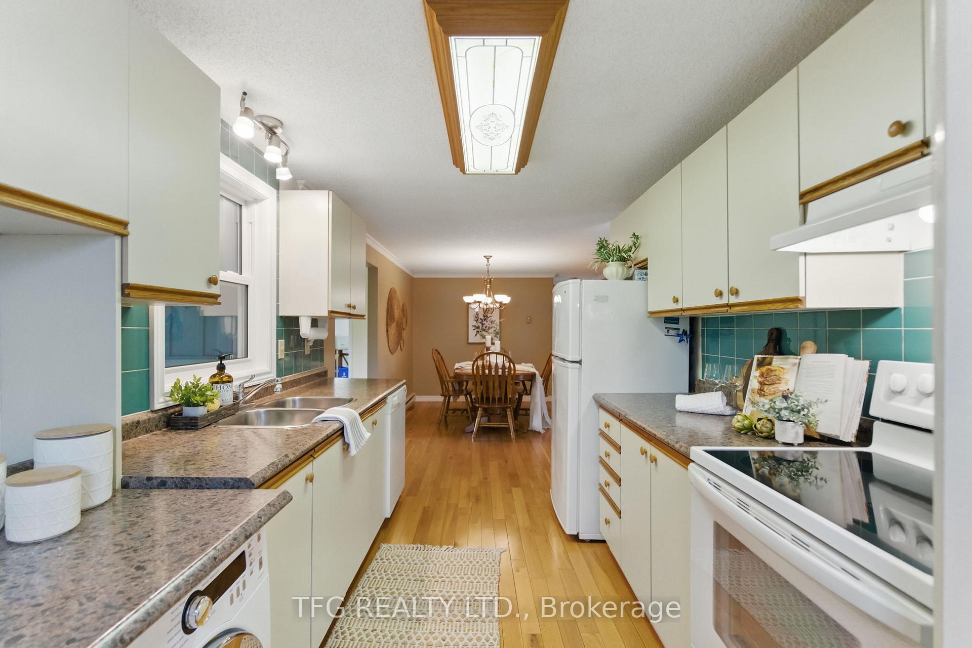 Photo 5 of 30 The Cove Road, Clarington, Newcastle — HOMEH