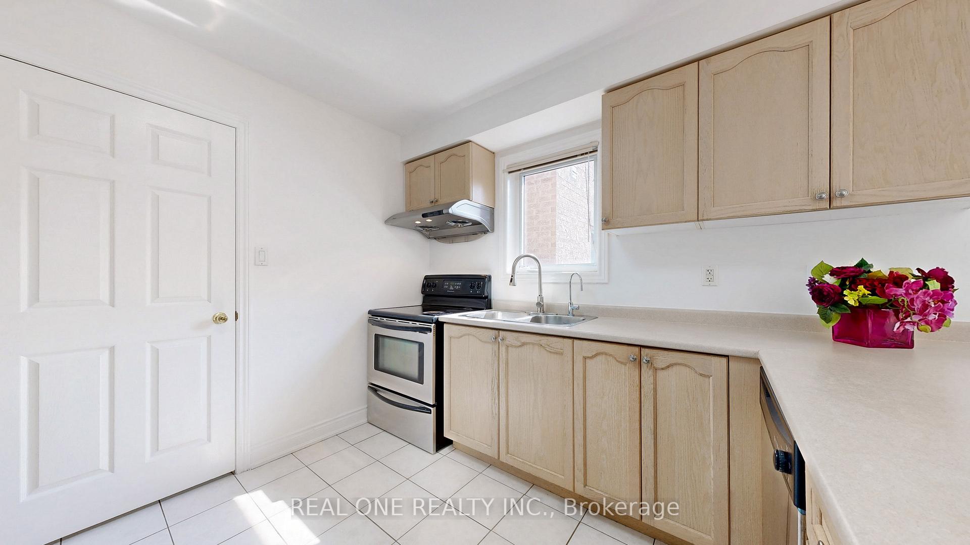 Photo 13 of 191 Helen Avenue, Markham, Village Green-South Unionville — HOMEH