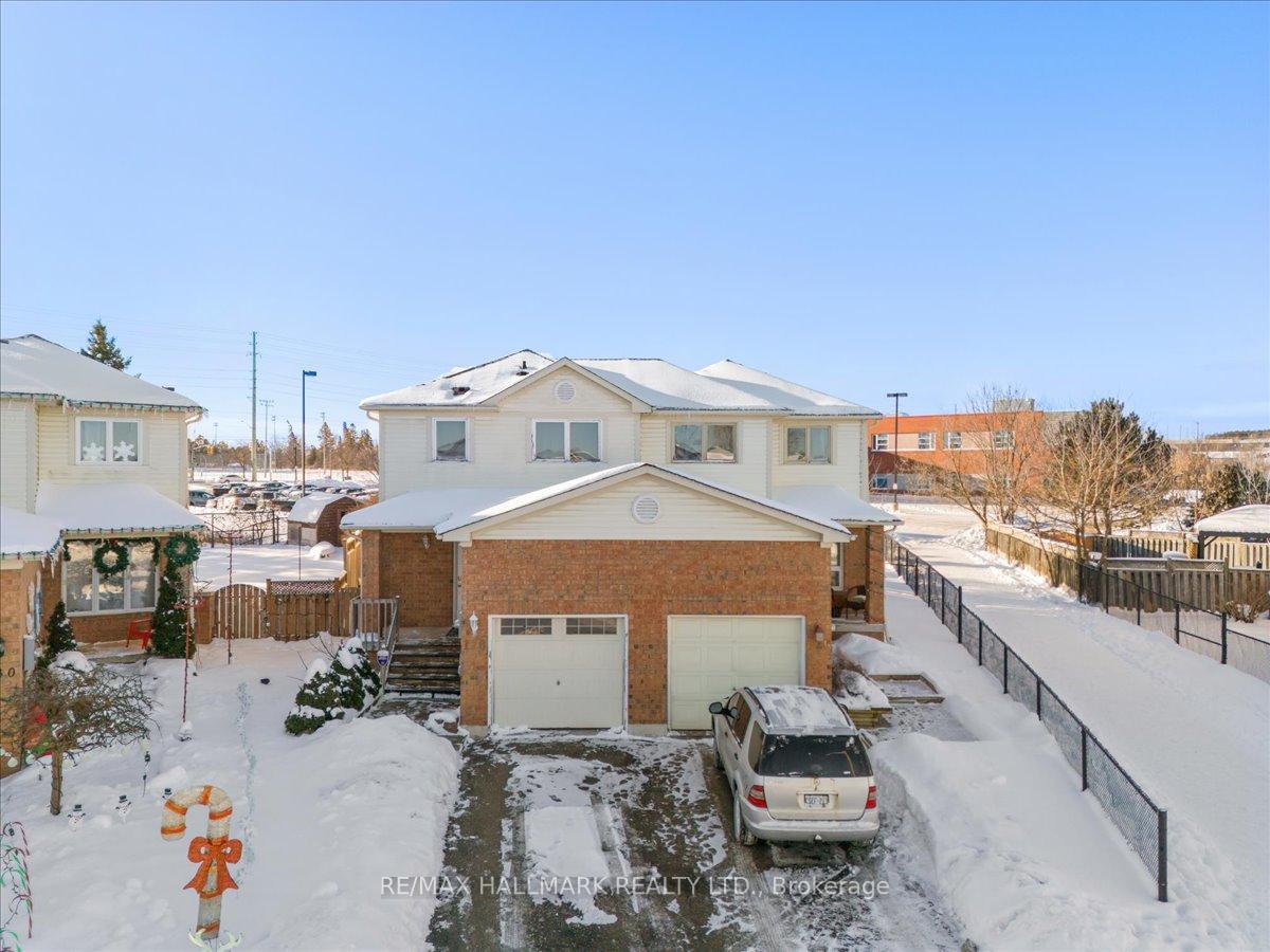Photo 3 of 128 Pickett Crescent, Barrie, Painswick North — HOMEH