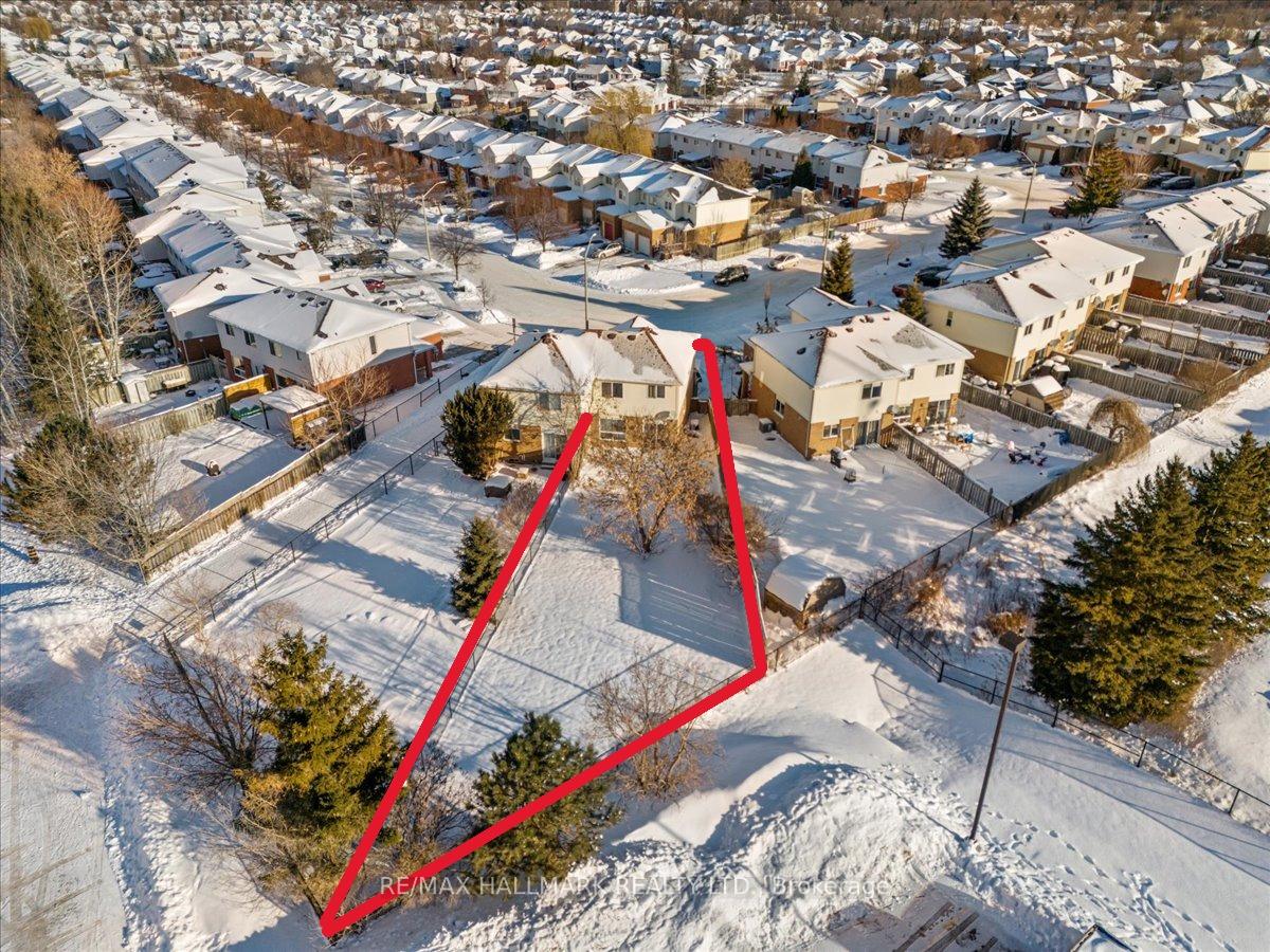 Photo 8 of 128 Pickett Crescent, Barrie, Painswick North — HOMEH