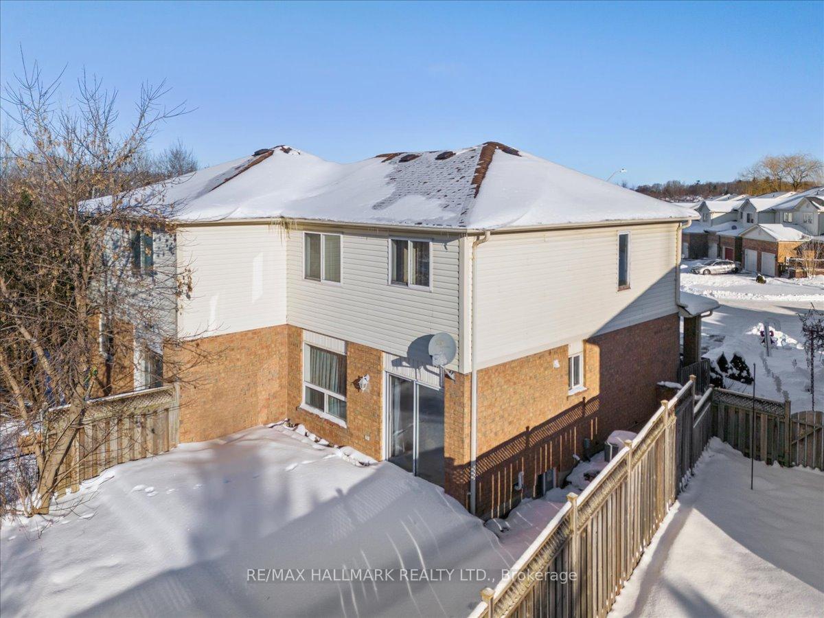 Photo 10 of 128 Pickett Crescent, Barrie, Painswick North — HOMEH