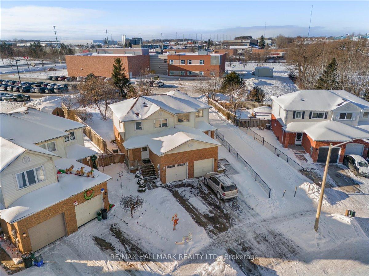 Photo 5 of 128 Pickett Crescent, Barrie, Painswick North — HOMEH