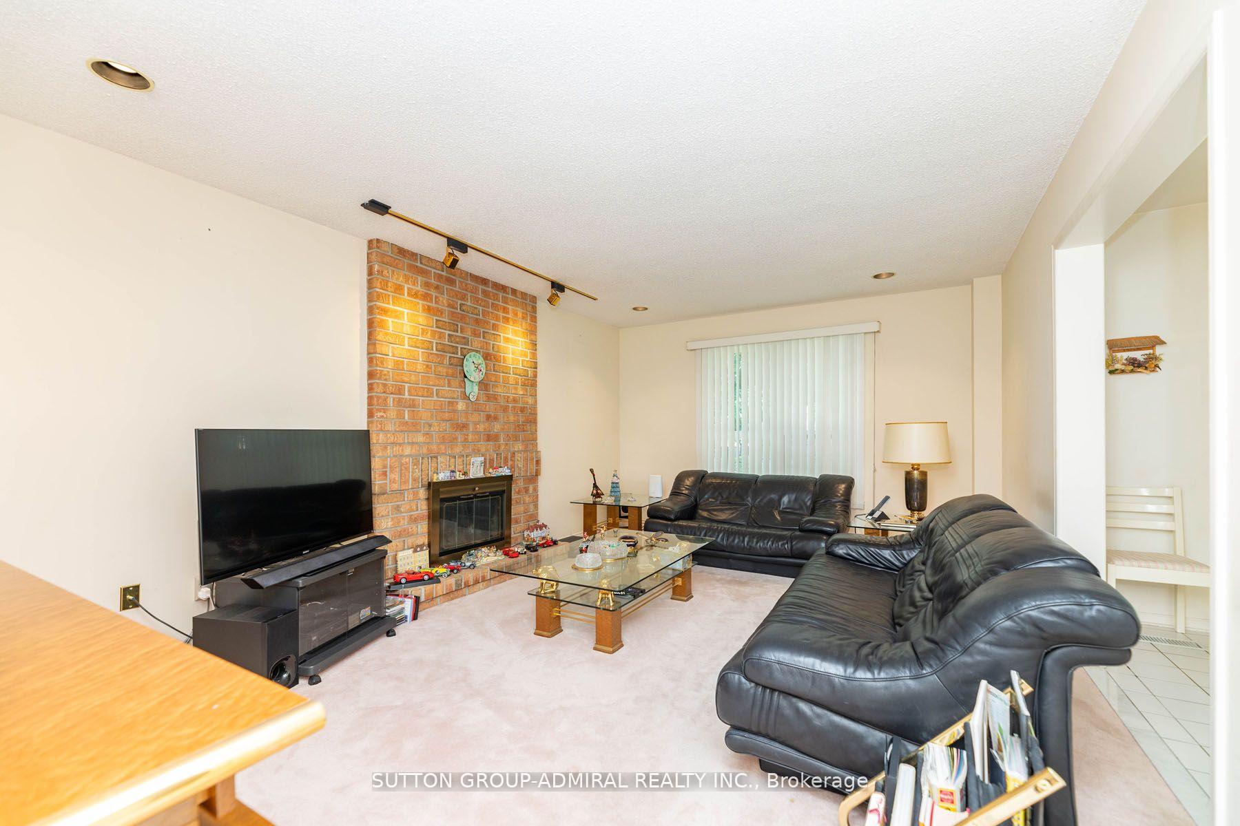Photo 16 of 66 Congress Court, Markham, Aileen-Willowbrook — HOMEH