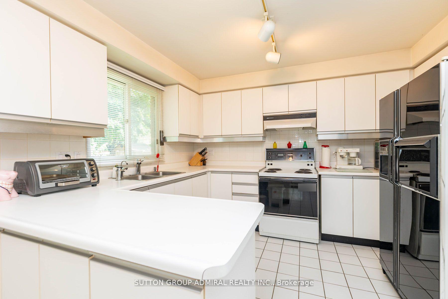 Photo 15 of 66 Congress Court, Markham, Aileen-Willowbrook — HOMEH
