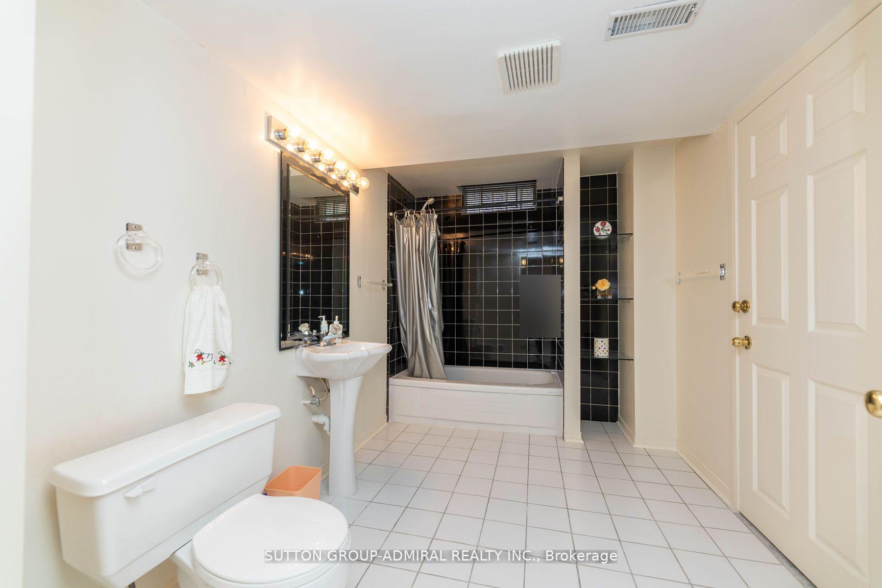 Photo 18 of 66 Congress Court, Markham, Aileen-Willowbrook — HOMEH