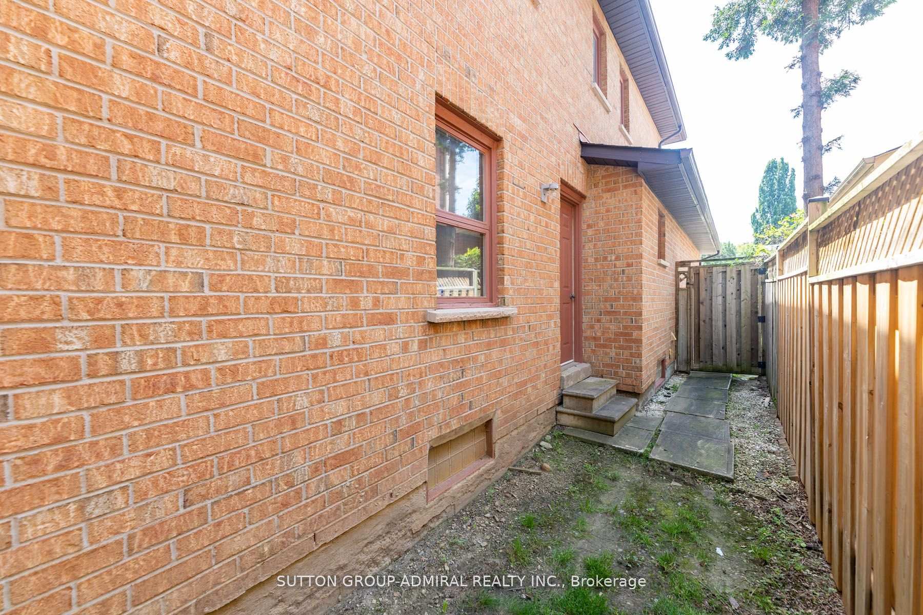 Photo 32 of 66 Congress Court, Markham, Aileen-Willowbrook — HOMEH
