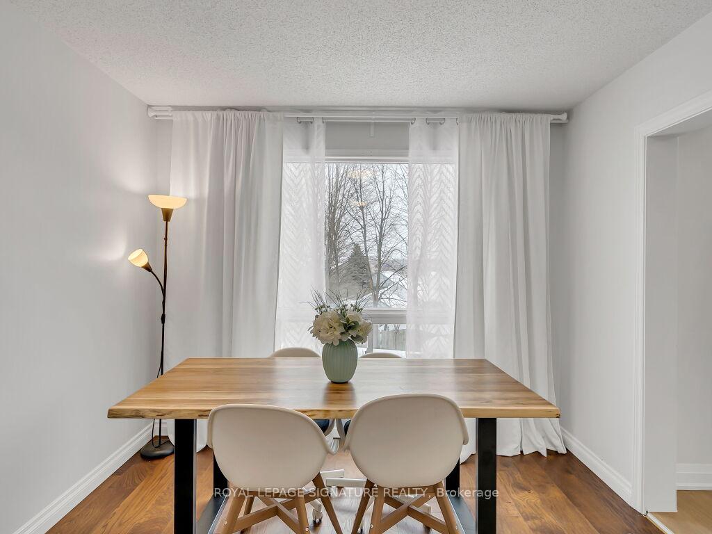 Photo 2 of 34 Windflower Drive, Kitchener — HOMEH