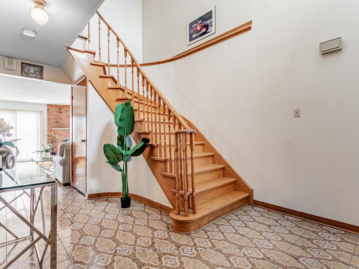 Photo 24 of 70 Oakmount Crescent, Vaughan, Glen Shields — HOMEH