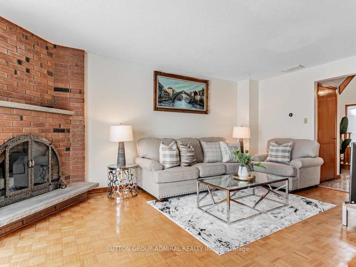 Photo 3 of 70 Oakmount Crescent, Vaughan, Glen Shields — HOMEH