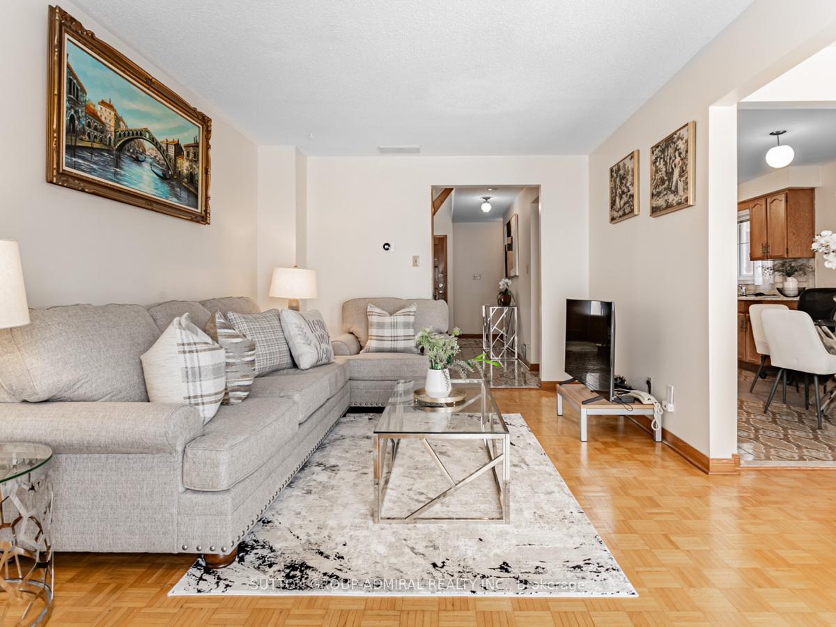 Photo 9 of 70 Oakmount Crescent, Vaughan, Glen Shields — HOMEH