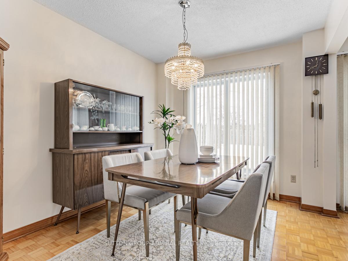 Photo 8 of 70 Oakmount Crescent, Vaughan, Glen Shields — HOMEH