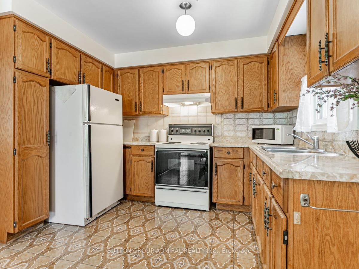 Photo 14 of 70 Oakmount Crescent, Vaughan, Glen Shields — HOMEH