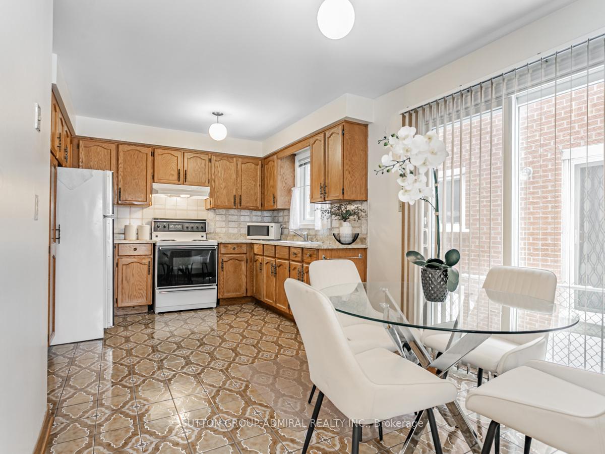 Photo 16 of 70 Oakmount Crescent, Vaughan, Glen Shields — HOMEH