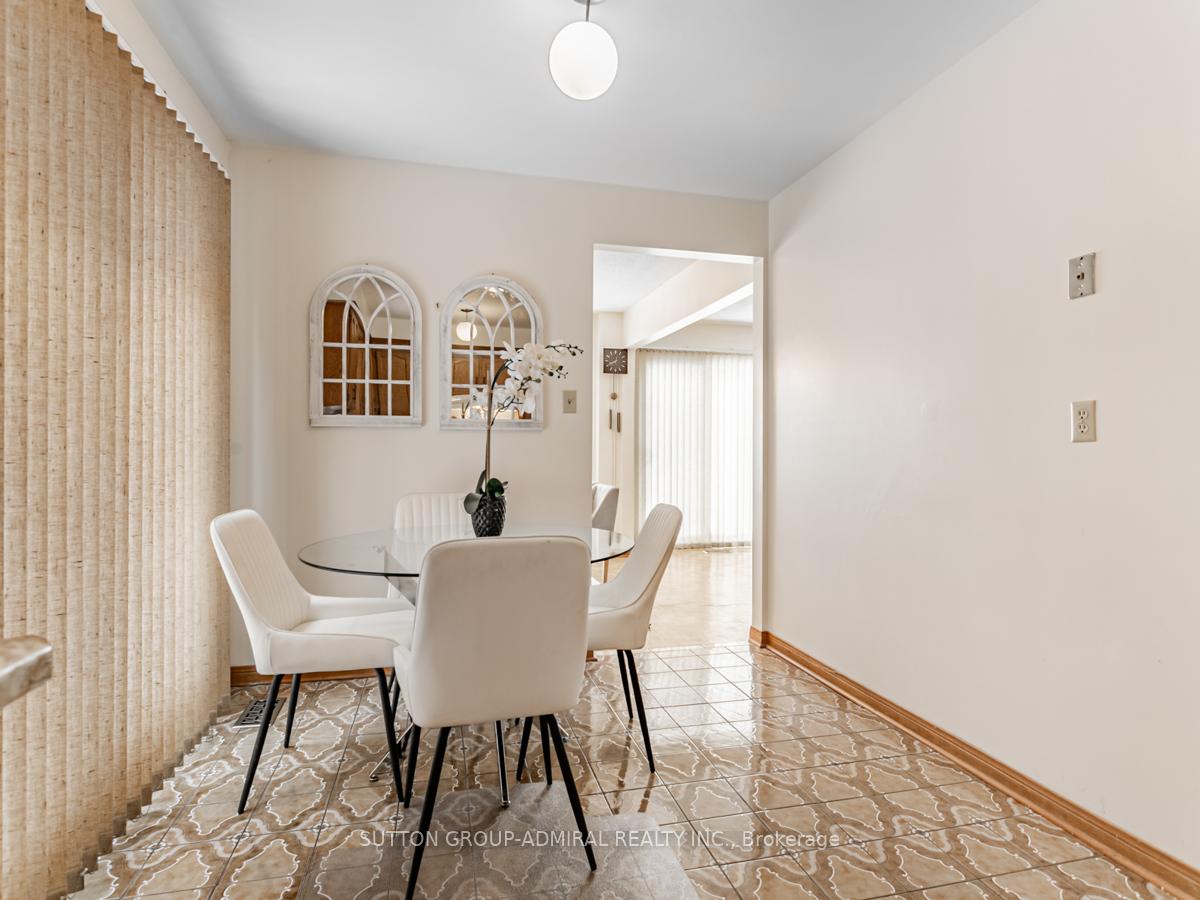Photo 6 of 70 Oakmount Crescent, Vaughan, Glen Shields — HOMEH