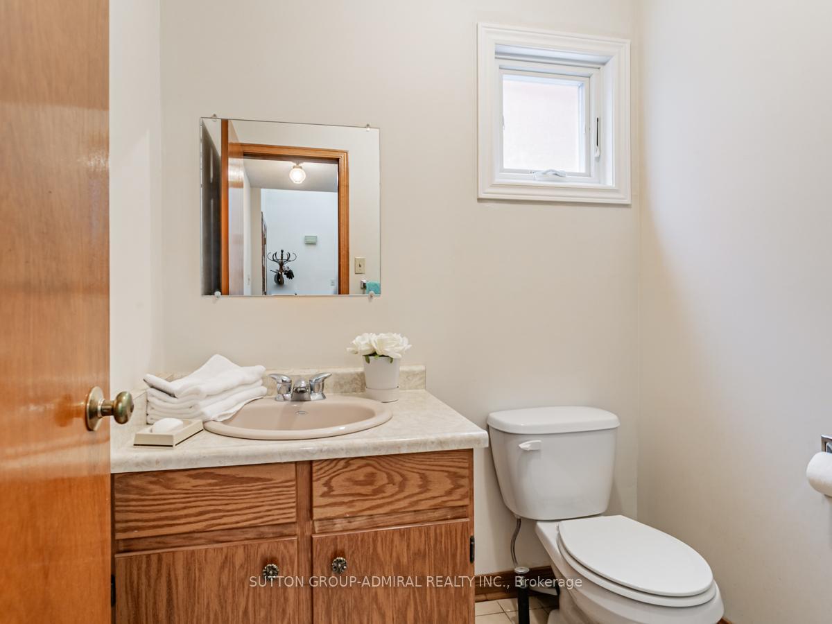 Photo 11 of 70 Oakmount Crescent, Vaughan, Glen Shields — HOMEH