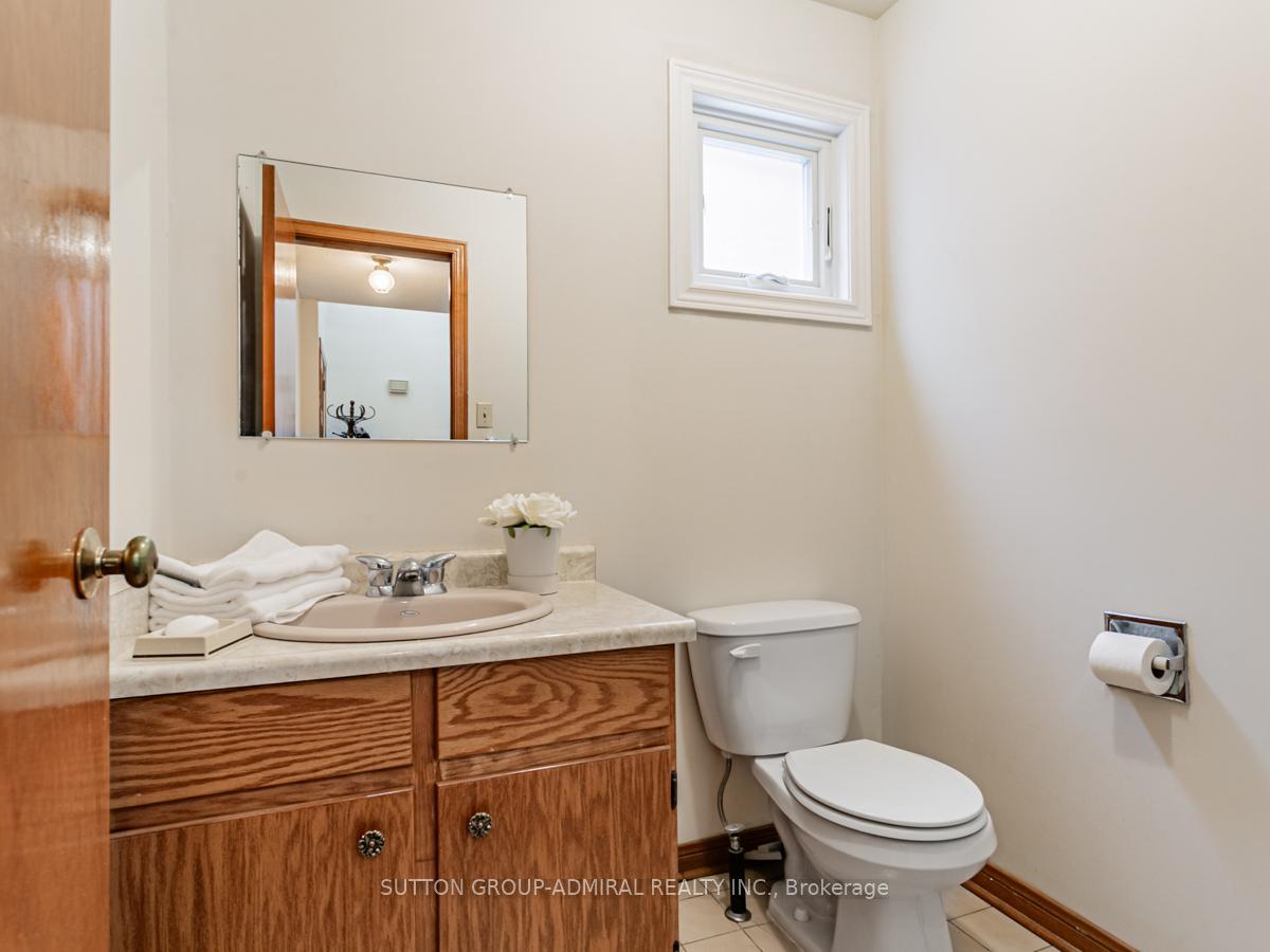 Photo 25 of 70 Oakmount Crescent, Vaughan, Glen Shields — HOMEH
