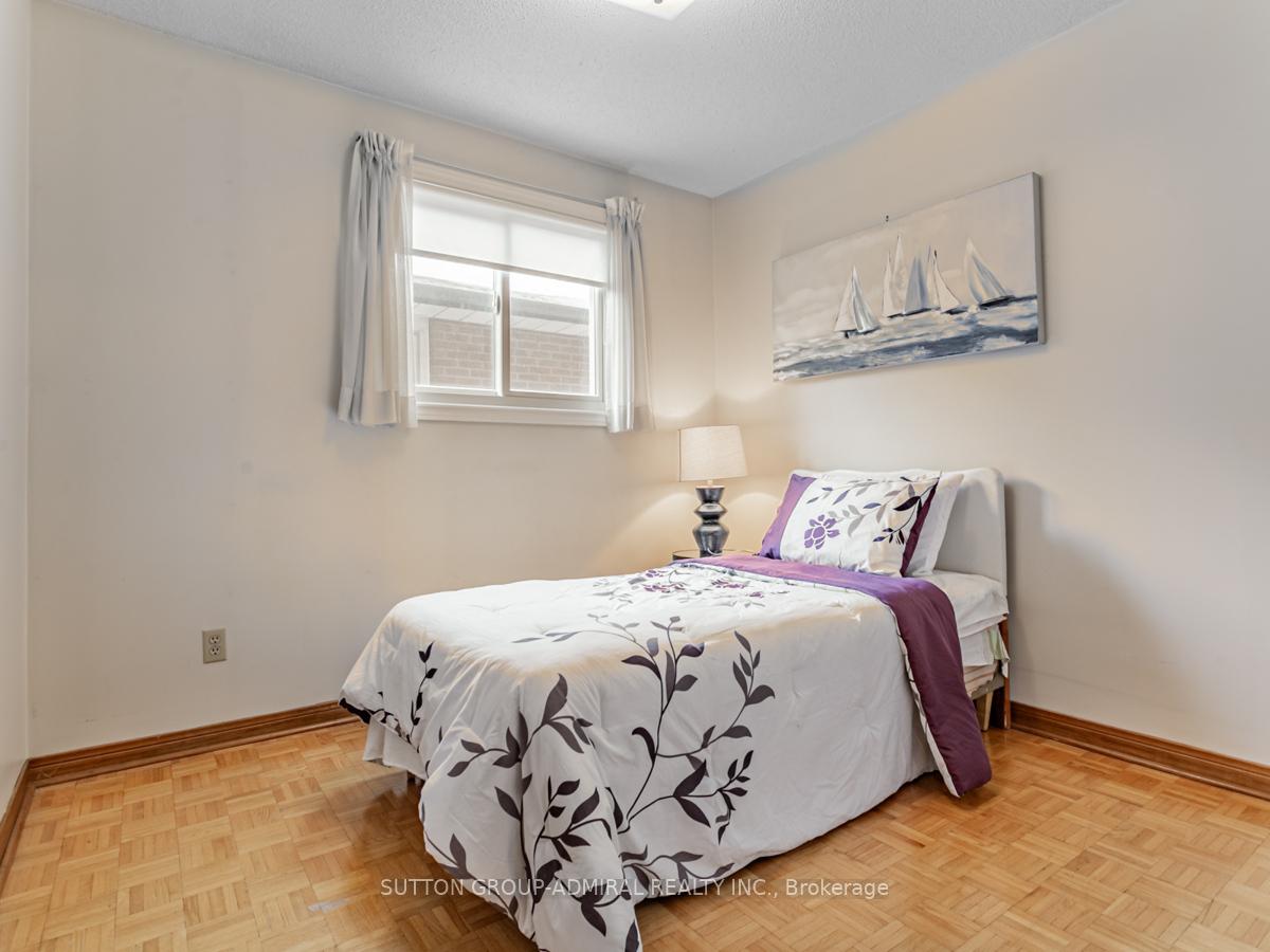 Photo 23 of 70 Oakmount Crescent, Vaughan, Glen Shields — HOMEH
