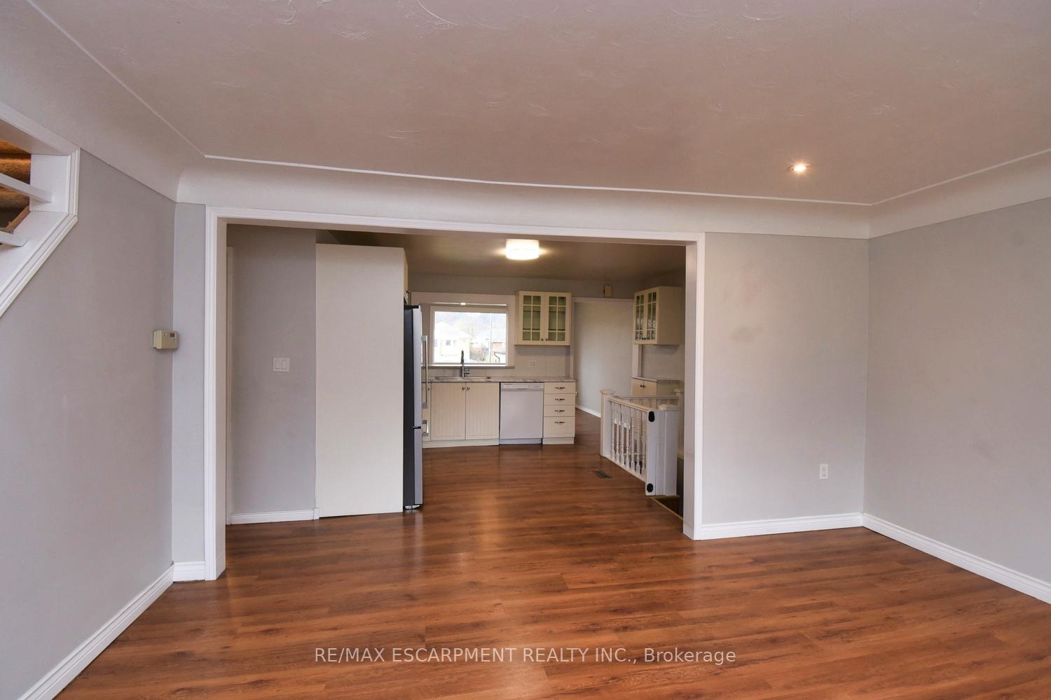 Photo 3 of 666 Cochrane Road, Hamilton, Glenview — HOMEH