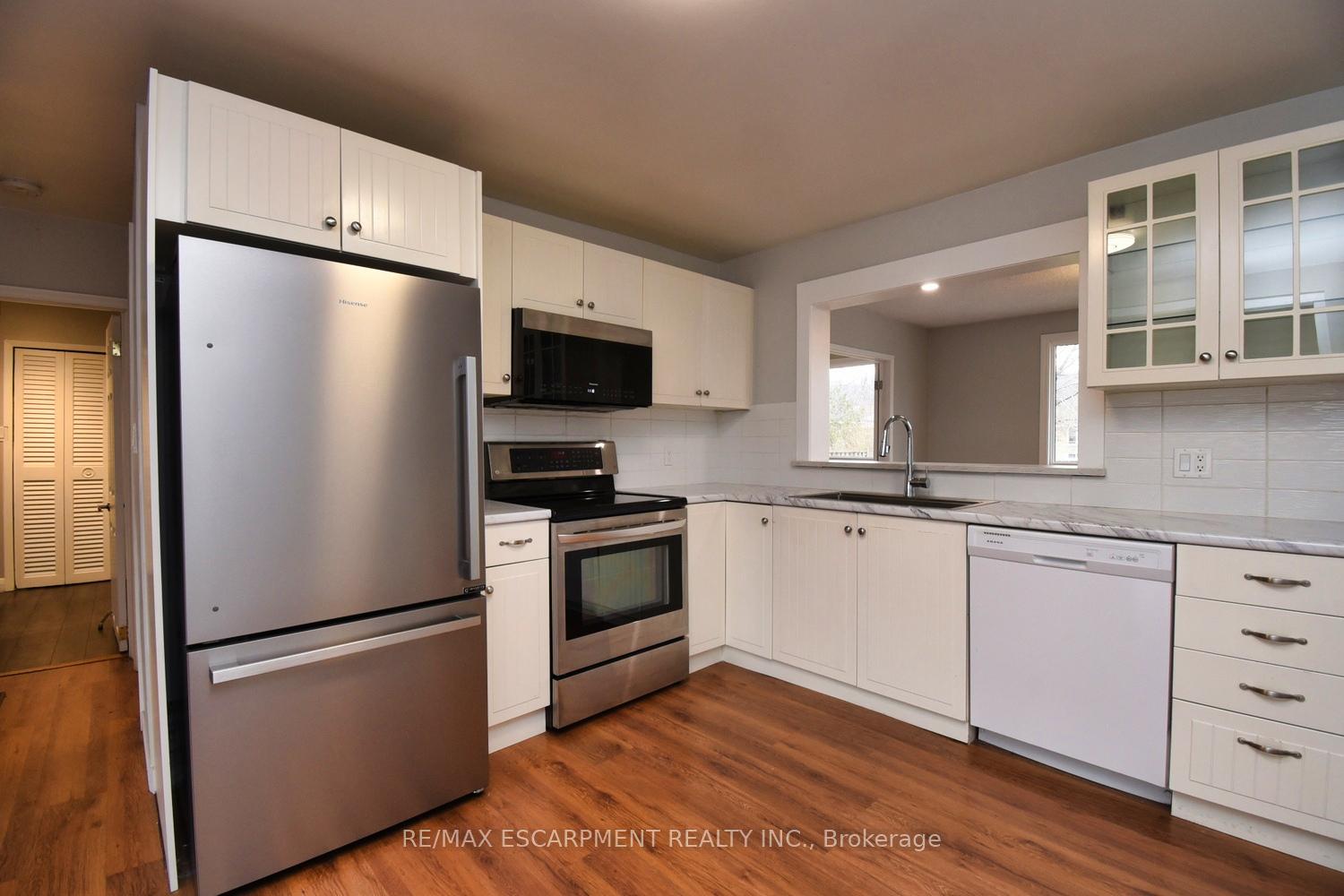 Photo 11 of 666 Cochrane Road, Hamilton, Glenview — HOMEH