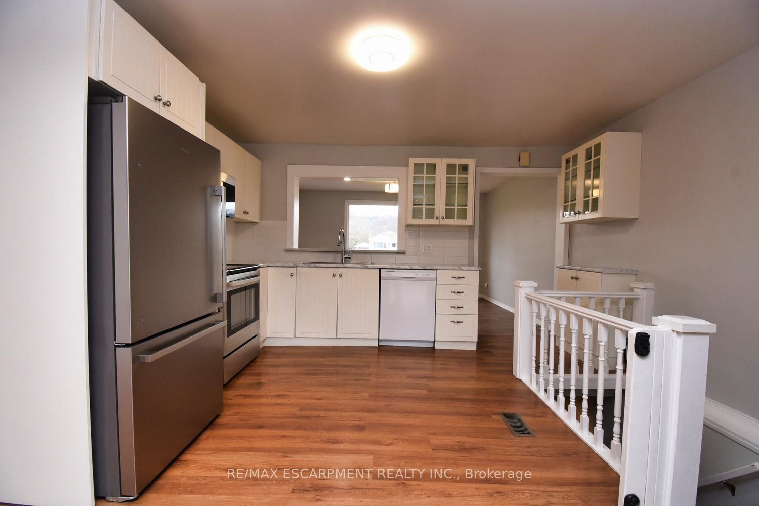 Photo 9 of 666 Cochrane Road, Hamilton, Glenview — HOMEH
