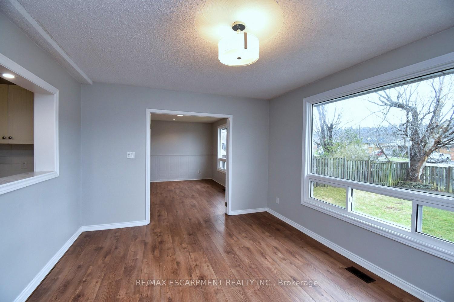Photo 12 of 666 Cochrane Road, Hamilton, Glenview — HOMEH