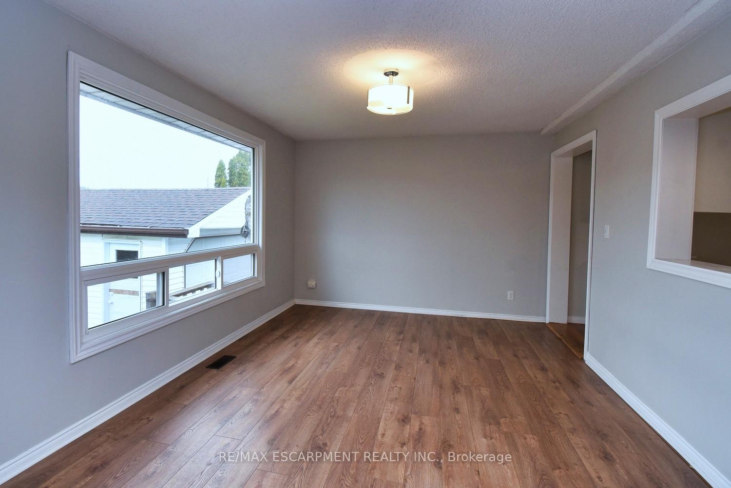 Photo 15 of 666 Cochrane Road, Hamilton, Glenview — HOMEH