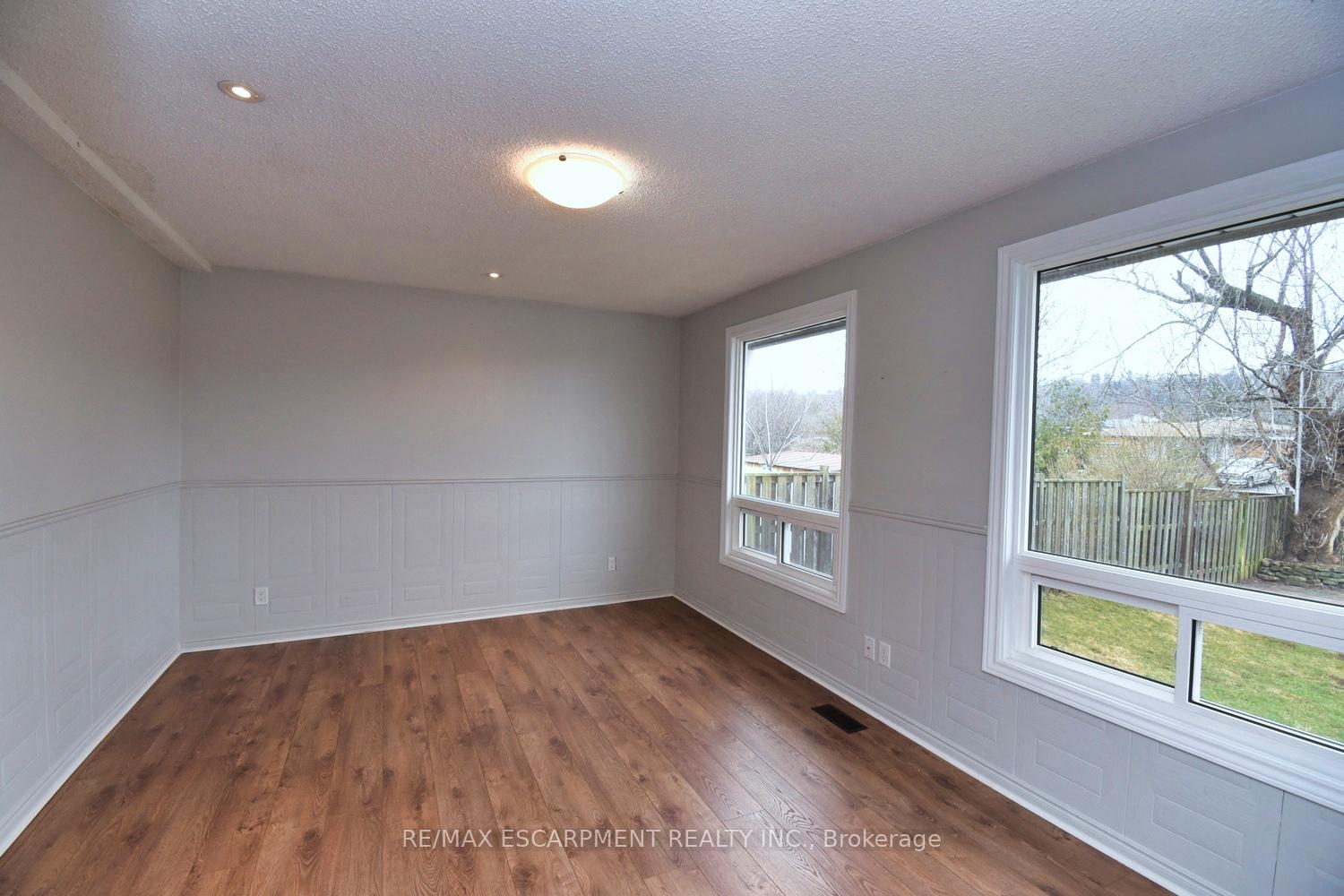 Photo 17 of 666 Cochrane Road, Hamilton, Glenview — HOMEH