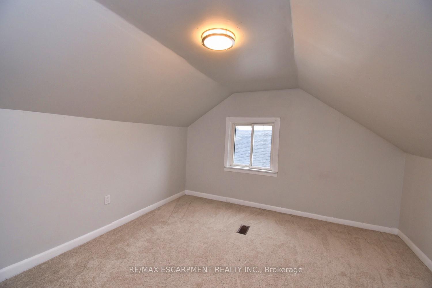 Photo 13 of 666 Cochrane Road, Hamilton, Glenview — HOMEH