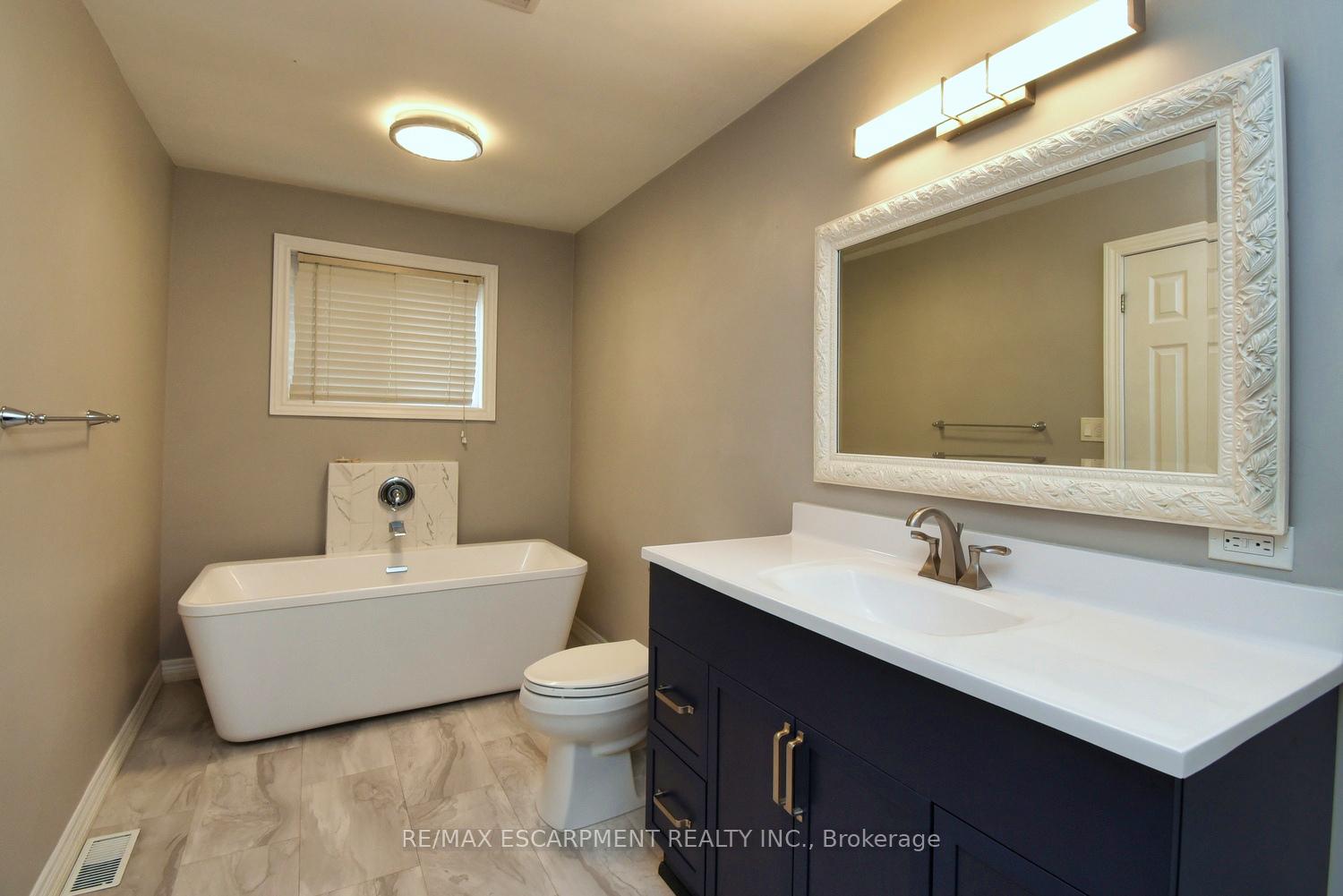 Photo 26 of 666 Cochrane Road, Hamilton, Glenview — HOMEH