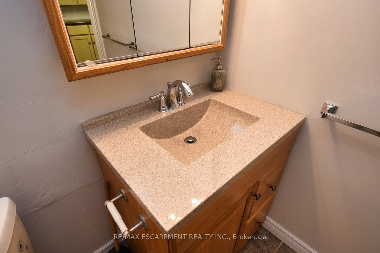 Photo 36 of 666 Cochrane Road, Hamilton, Glenview — HOMEH