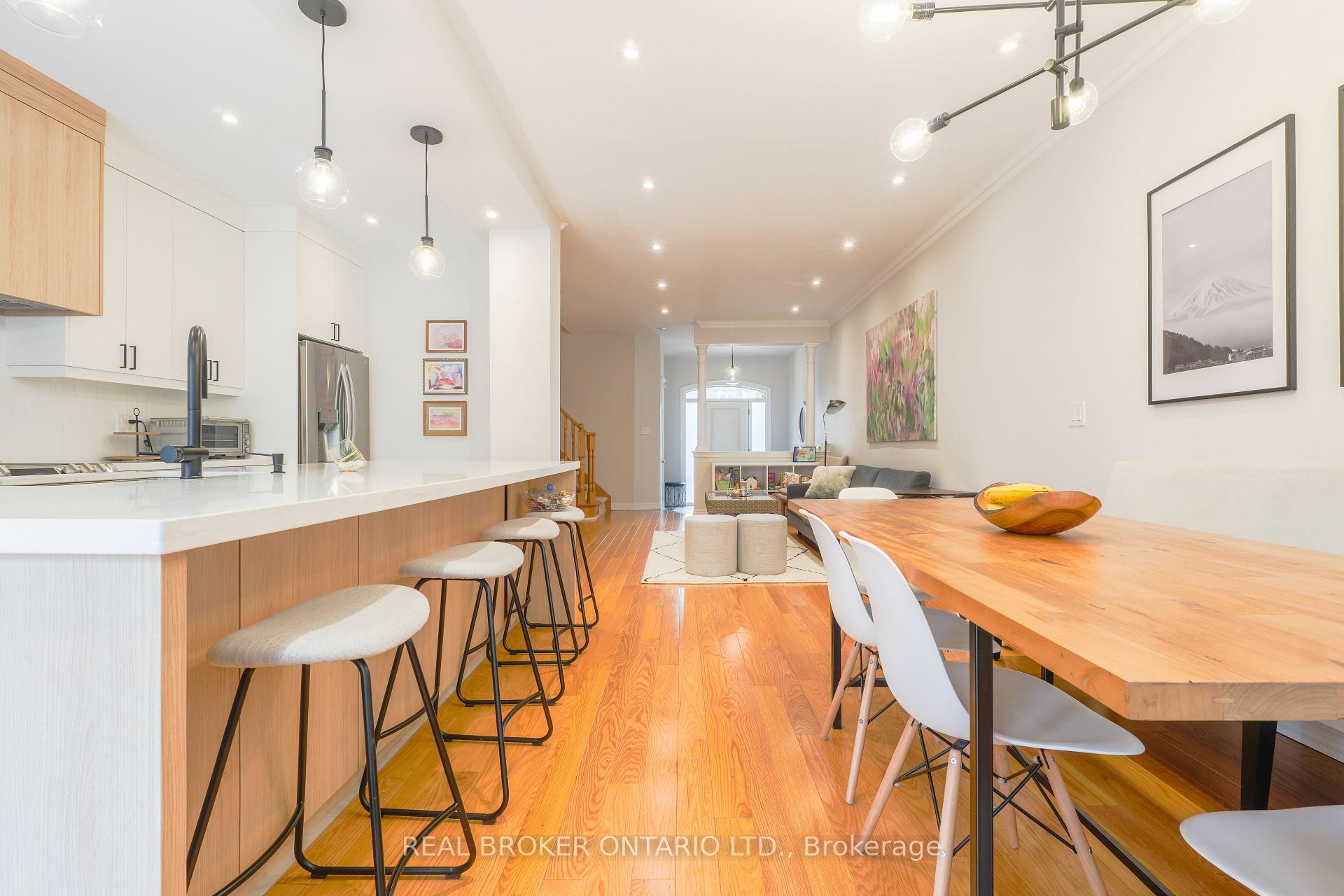 Photo 4 of 7 Kingsbridge Circle, Vaughan, Beverley Glen — HOMEH