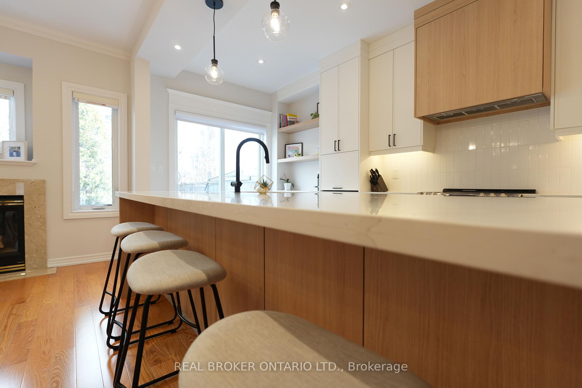 Photo 10 of 7 Kingsbridge Circle, Vaughan, Beverley Glen — HOMEH