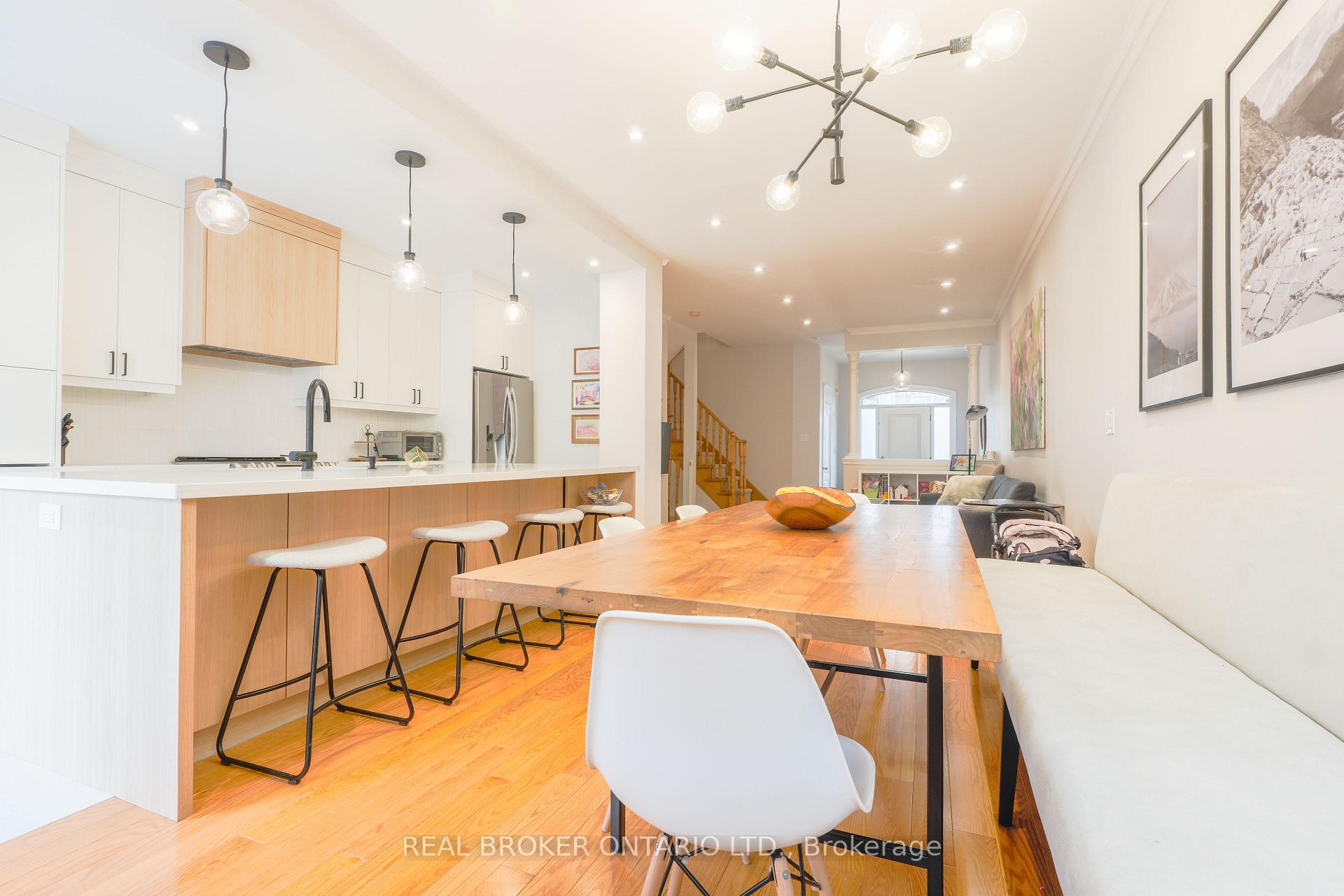 Photo 9 of 7 Kingsbridge Circle, Vaughan, Beverley Glen — HOMEH