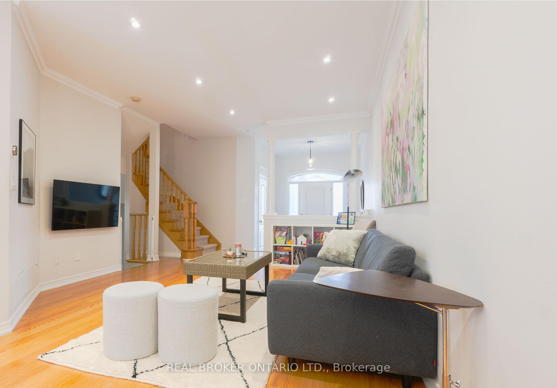 Photo 5 of 7 Kingsbridge Circle, Vaughan, Beverley Glen — HOMEH