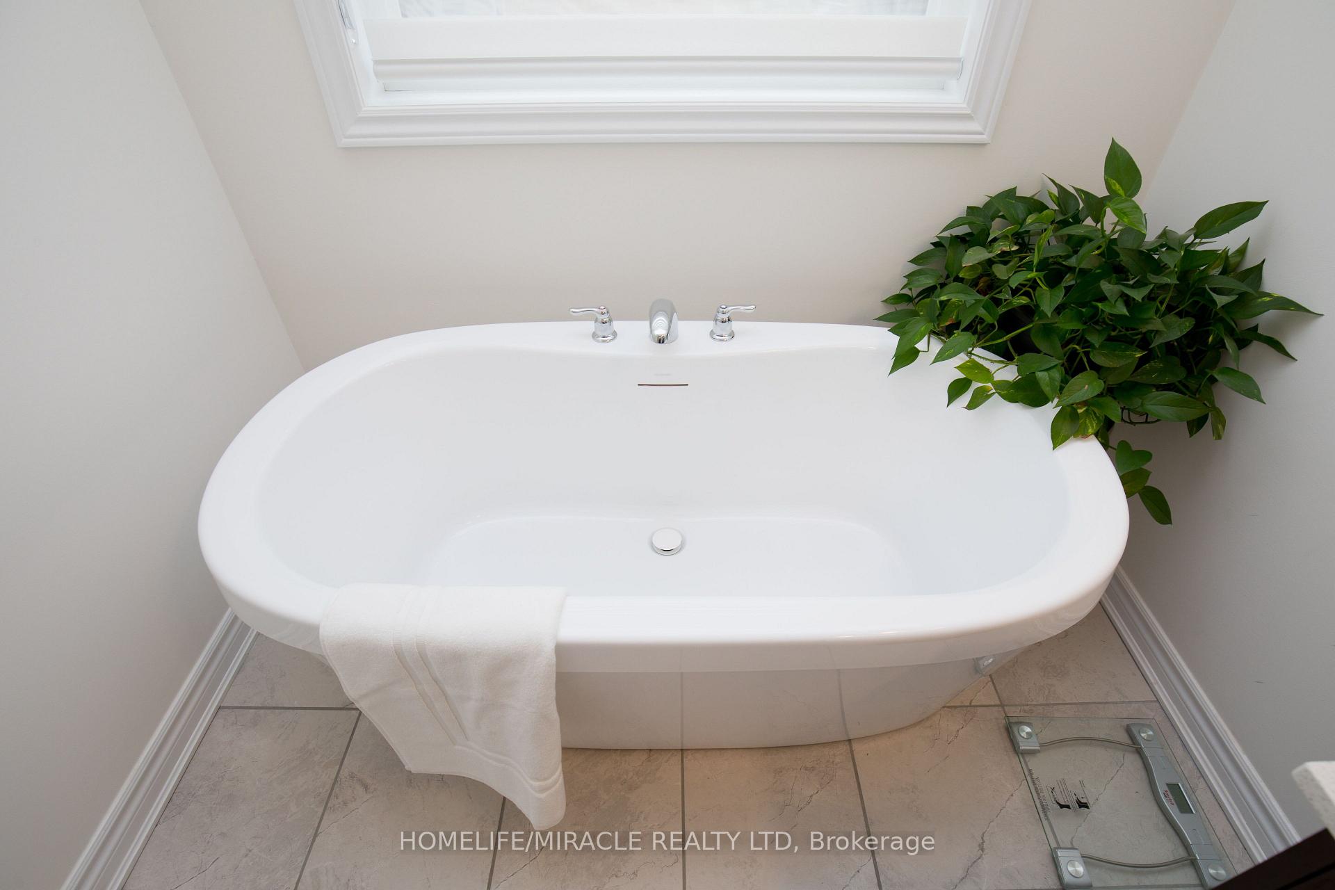 Photo 24 of 13 Spinland Street, Caledon, Rural Caledon — HOMEH