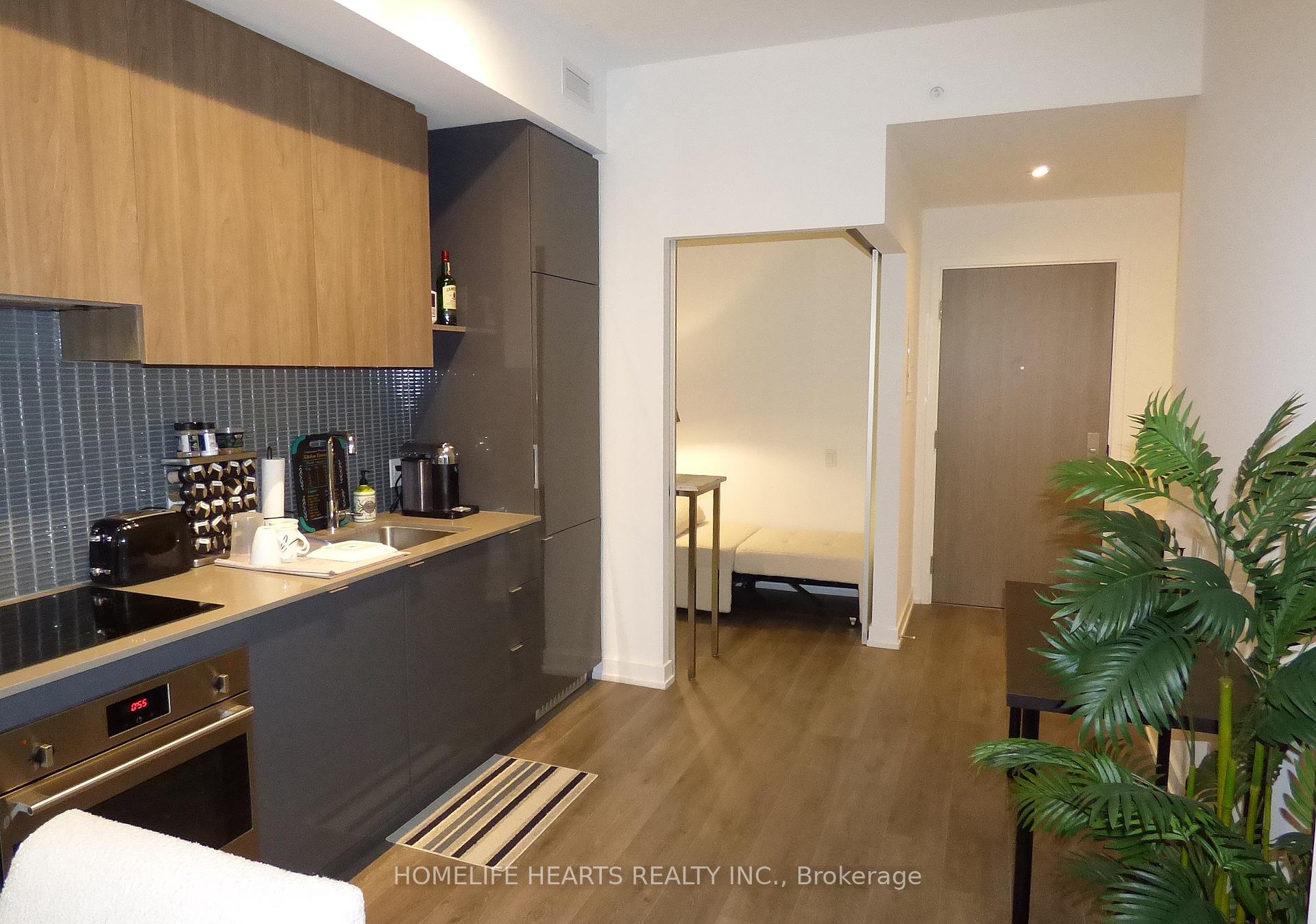 Photo 5 of Unit 205, 161 Roehampton Avenue, Toronto, Mount Pleasant West — HOMEH