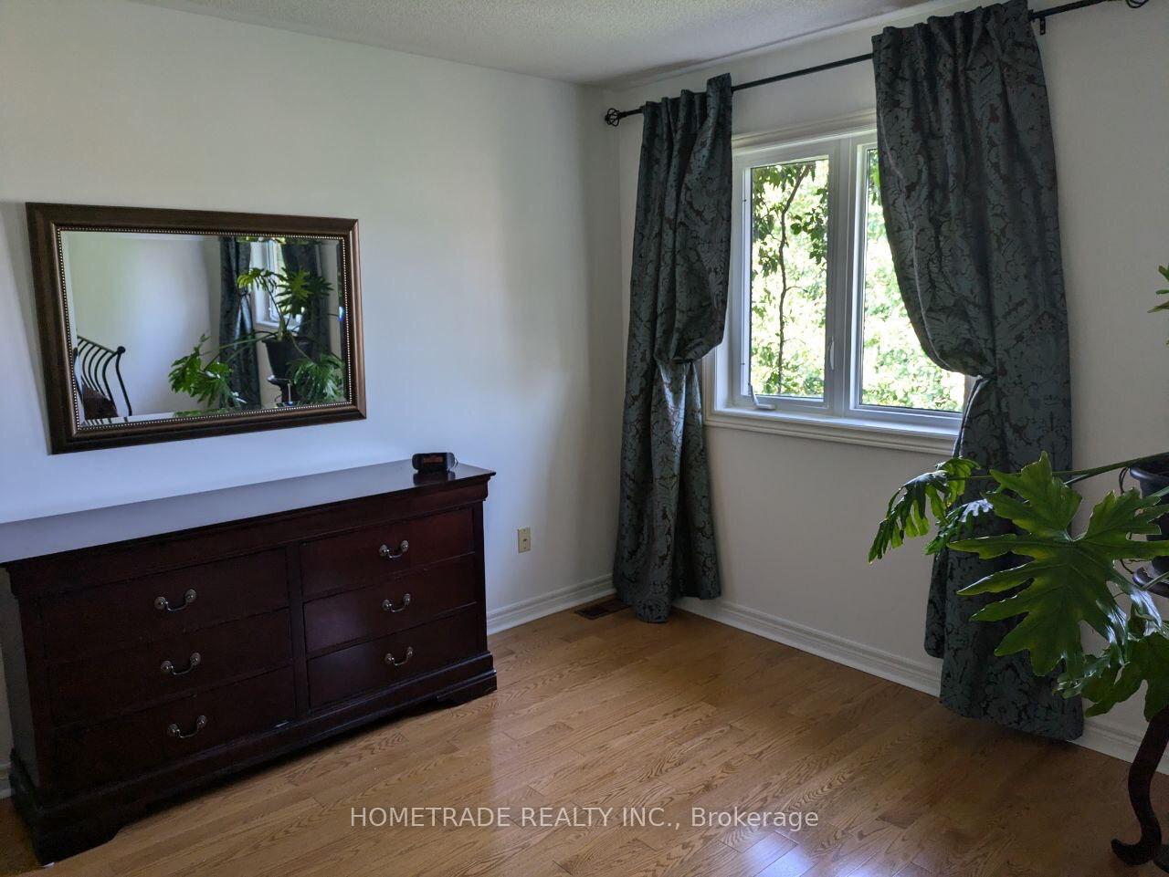 Photo 16 of 127 Carrier Crescent, Vaughan, Patterson — HOMEH