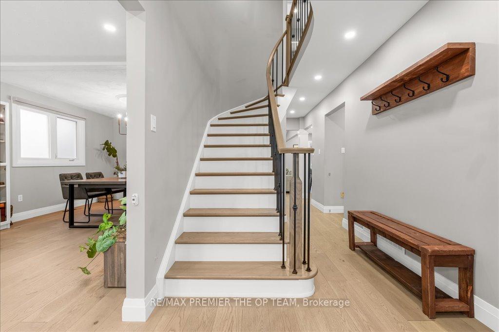 Photo 2 of 27 Elmira Drive, Hamilton, Fessenden — HOMEH